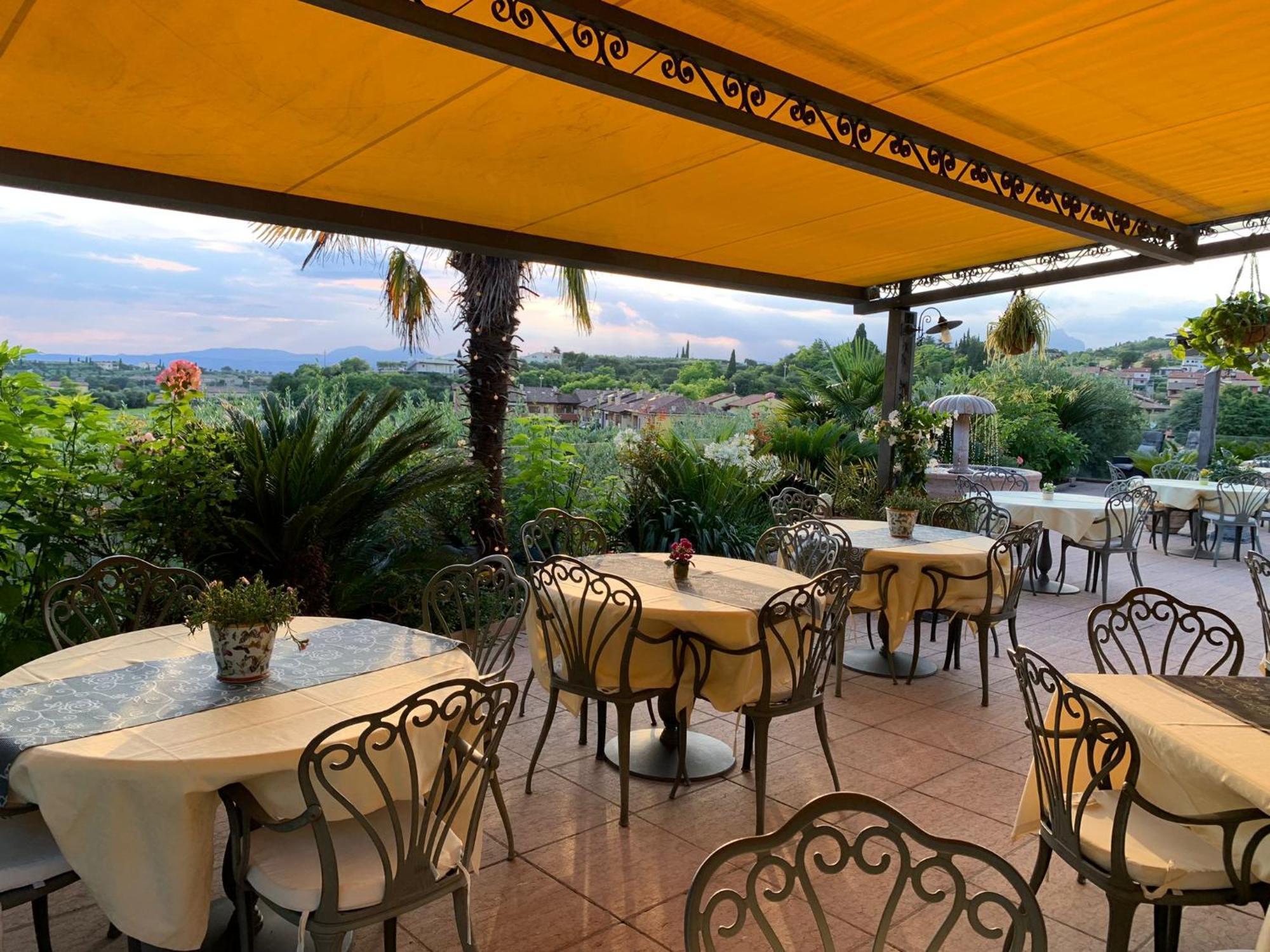 Hotel La Dolce Vita Cavaion Veronese Exterior photo